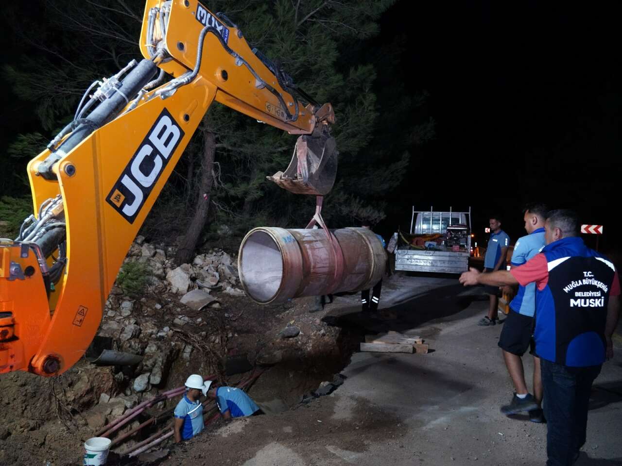 MUSKİ’den Bodrum’da Gece Mesaisi: İçme Suyu Hattı Arızası 9 Saatlik Çalışmayla Giderildi 5